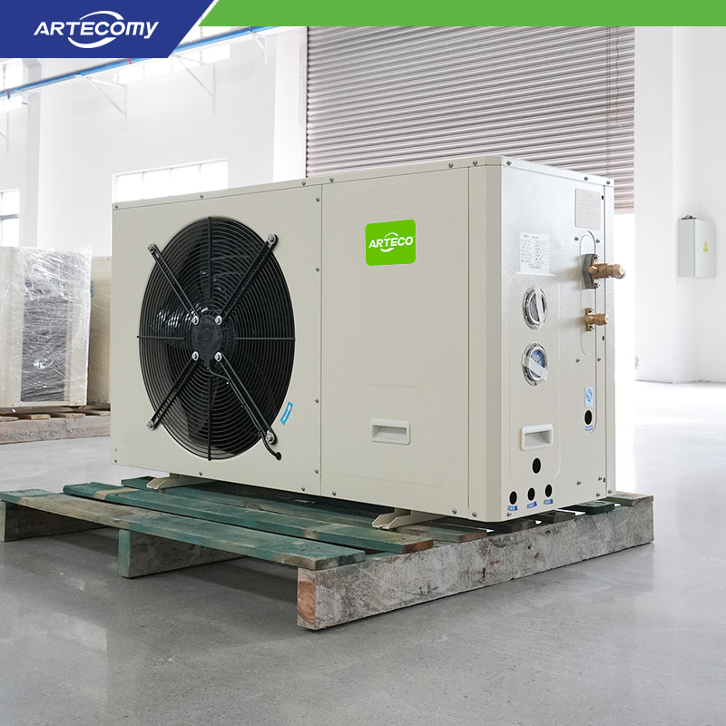 Condenseur à entrée latérale et sortie frontale avec grande surface de flux d'air et compatibilité R22