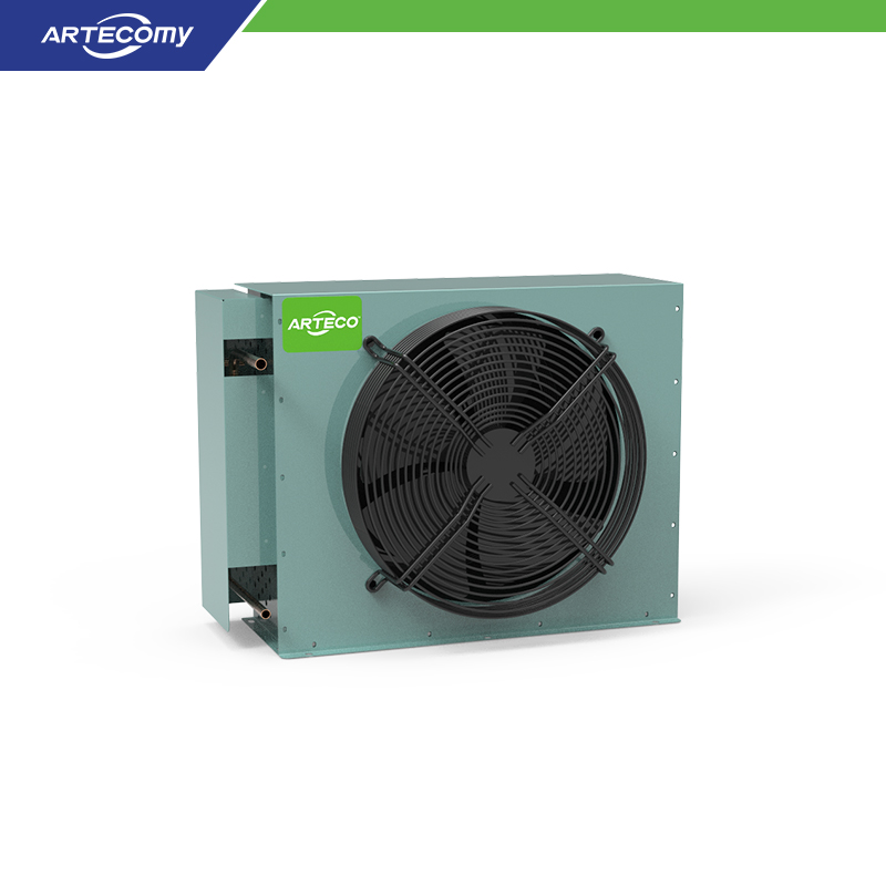 Condenseur vertical peu encombrant avec disposition triangulaire des serpentins et ventilateur Φ400