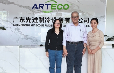 Un client saoudien visite l'usine d'ARTECO's Foshan pour des solutions de chambres froides