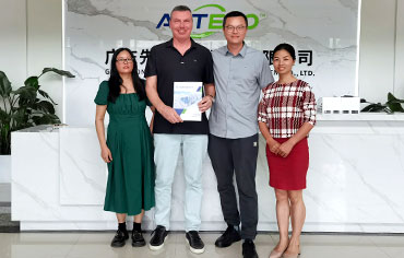 Le client letton visite l'usine d'ARTECO à Foshan à la recherche de solutions de stockage frigorifique