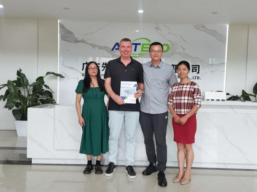 Le client letton visite l'usine d'ARTECO à Foshan à la recherche de solutions de stockage frigorifique