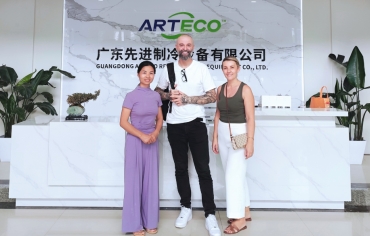 Un client australien visite ARTECO pour une solution sur mesure de chambre froide et de panneaux PIR.